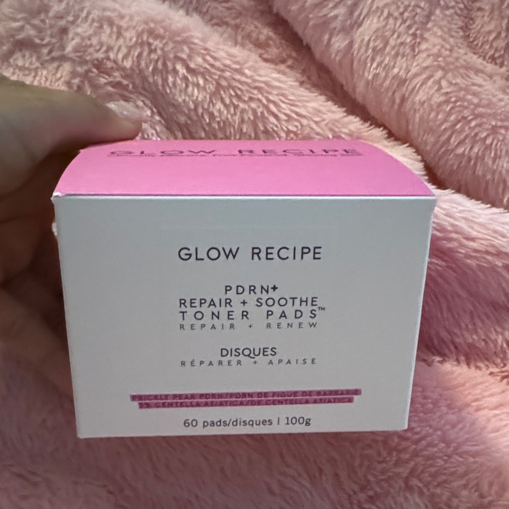 Glow Recipe repair and smooth toner pads